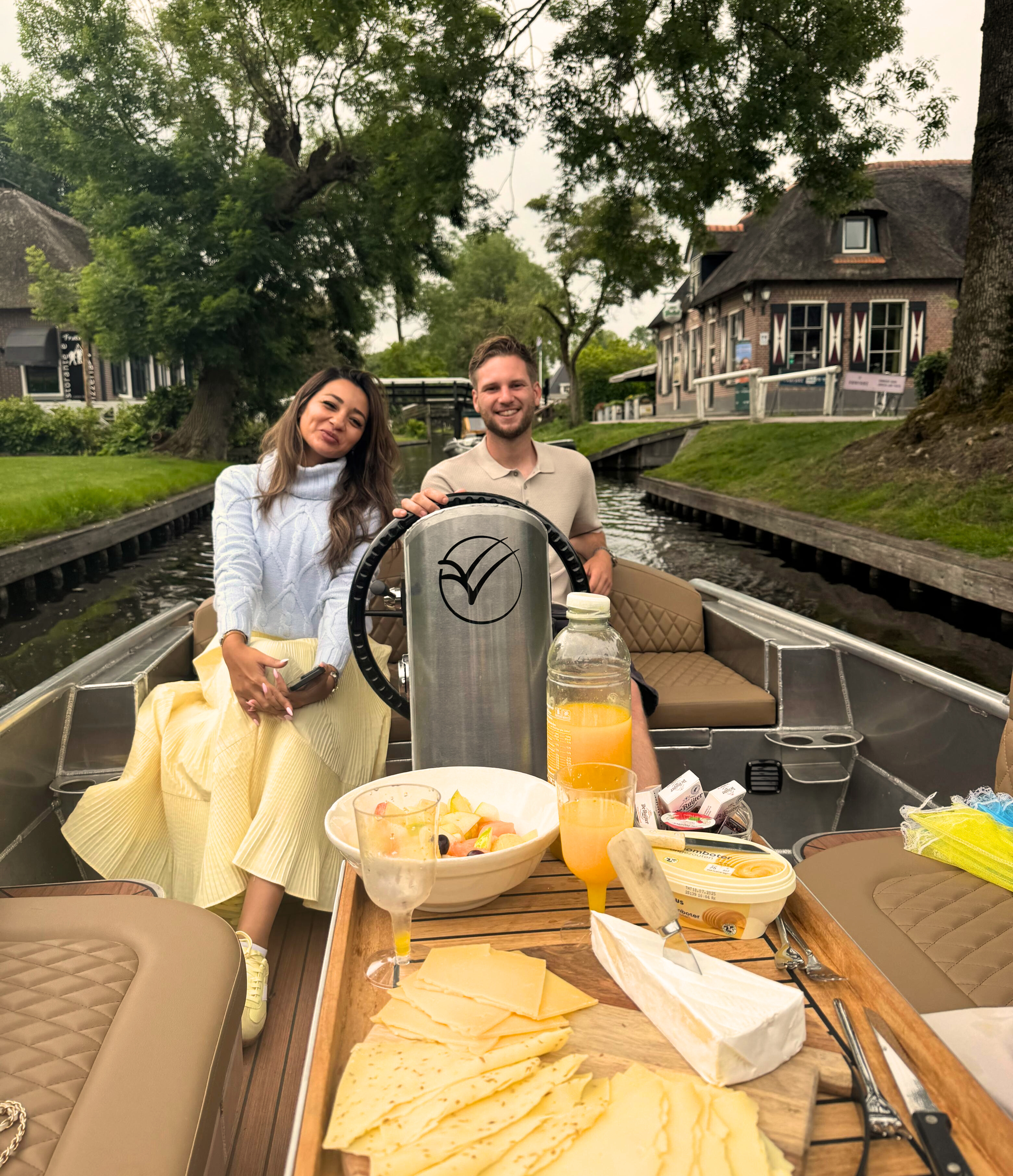 breakfast in giethoorn on boat with private tour