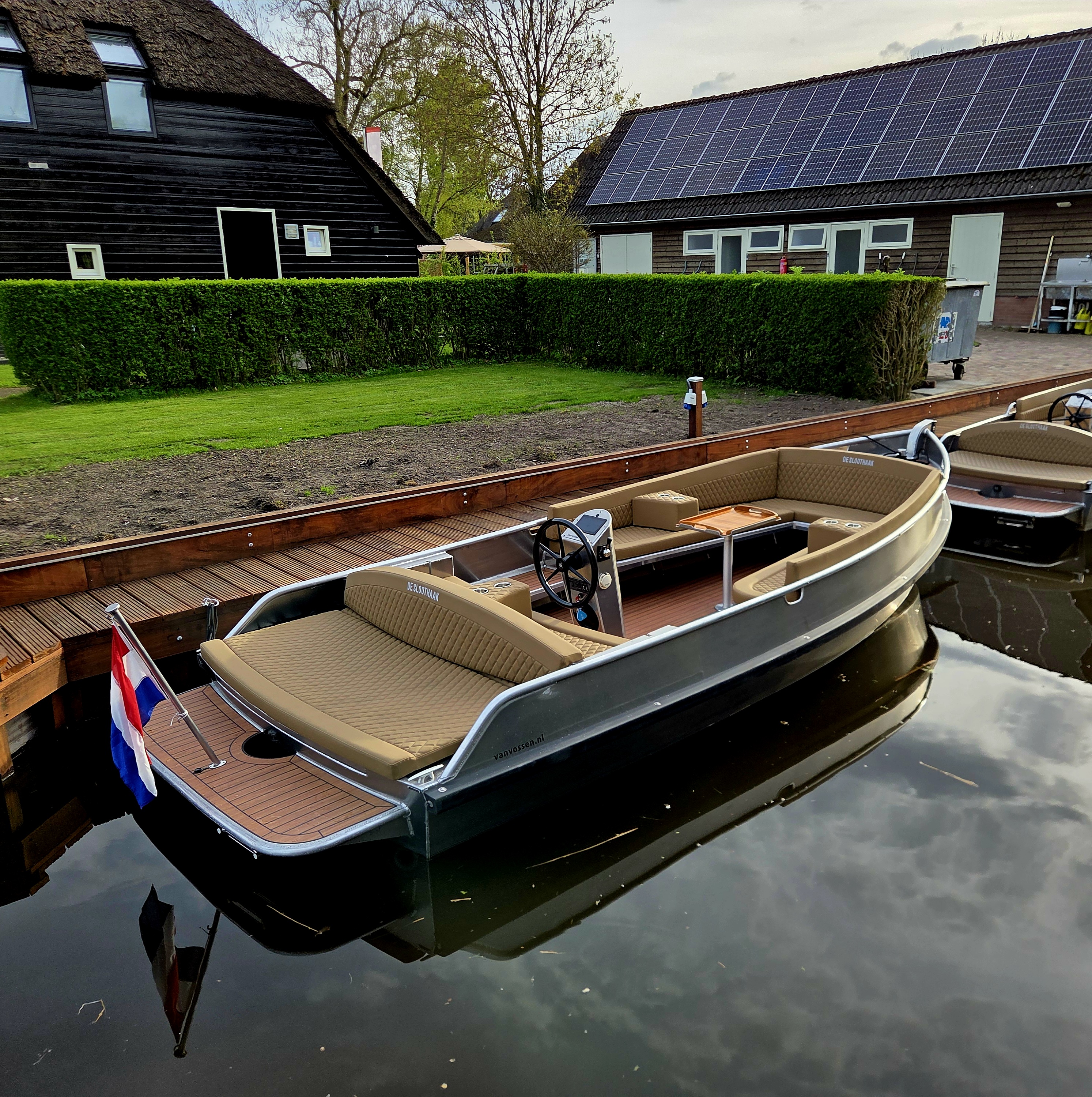 Sloep Lounge XL huren Giethoorn